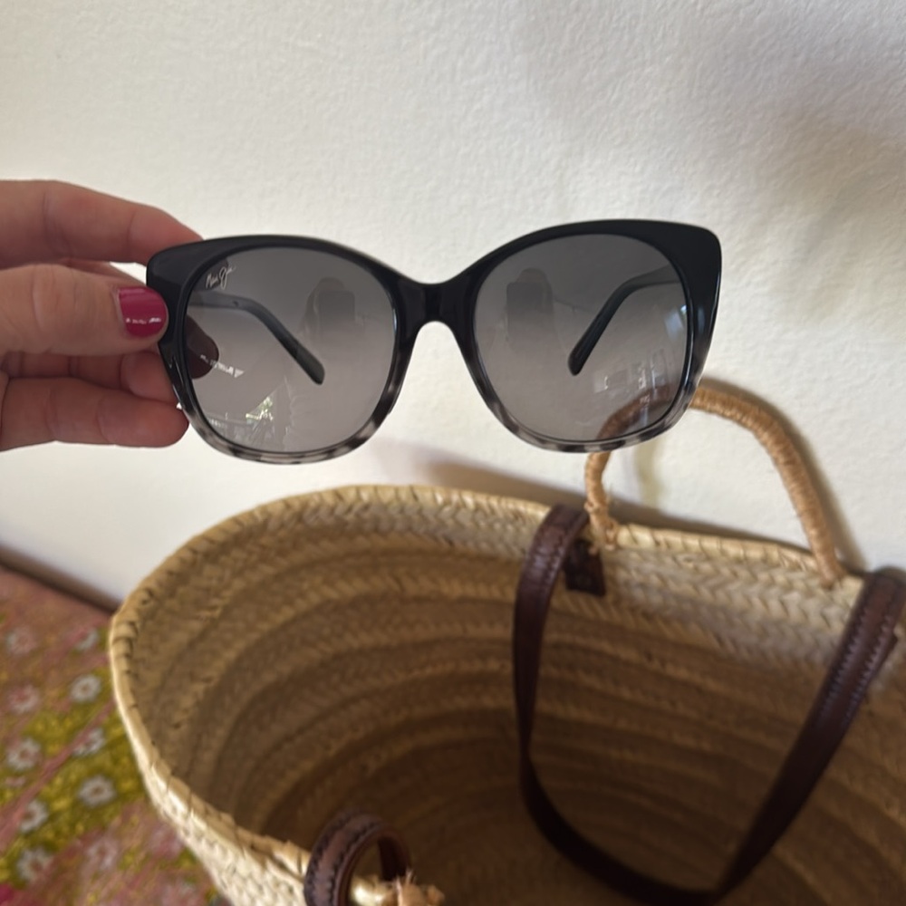 Maui Jim Black Sunglasses - Picture 2 of 4